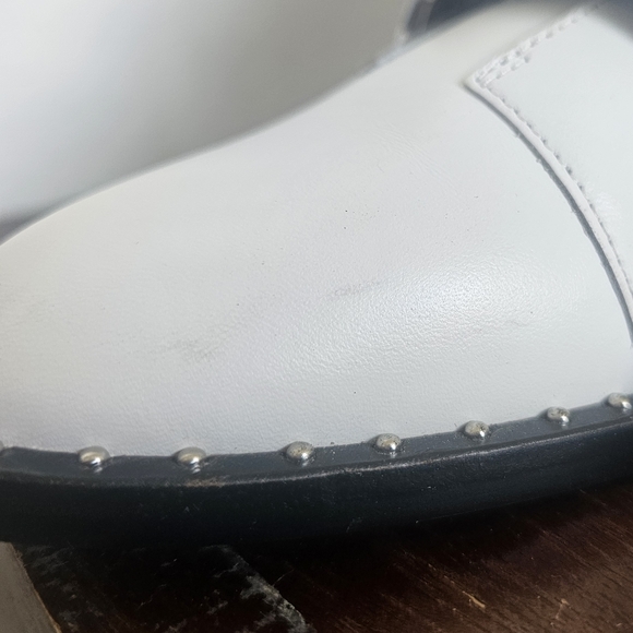Gianni Bini White Leather Studded Side Zip Winklepicker Ankle Boots 9 - Picture 3 of 5